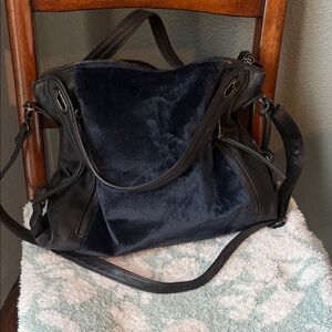 Chic Black & Navy Jessica Simpson Shoulder Bag